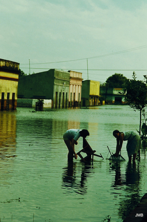 AÑO 1982 - COLOR - VIDA CAMPESINA EN PARAGUAY (JOSÉ MARÍA BLANCH)